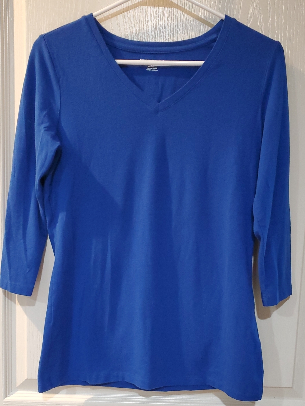 Amazon Essentials Women's V-Neck 3/4 Sleeve Tee in Bright Royal Blue, Size S
